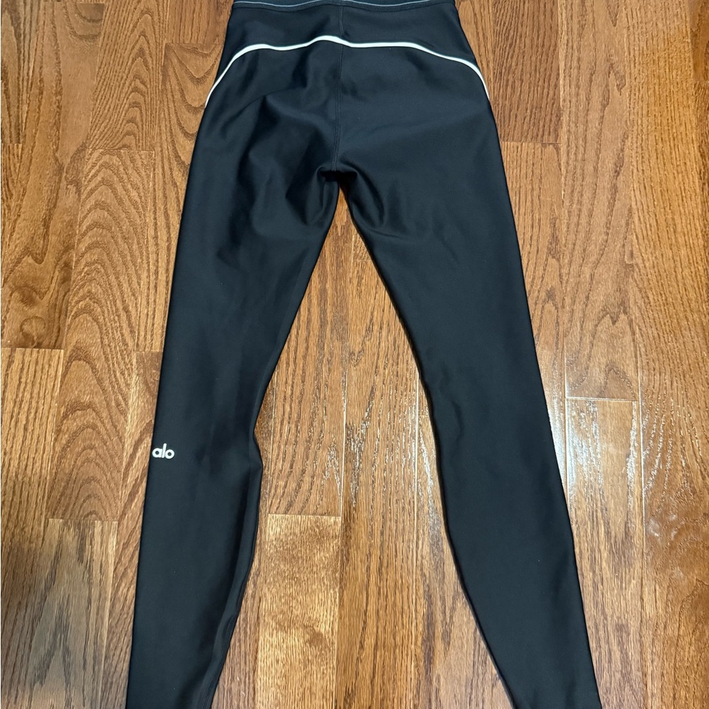 ALO Yoga Black Leggings with White Stripes NWOT - Picture 2 of 2